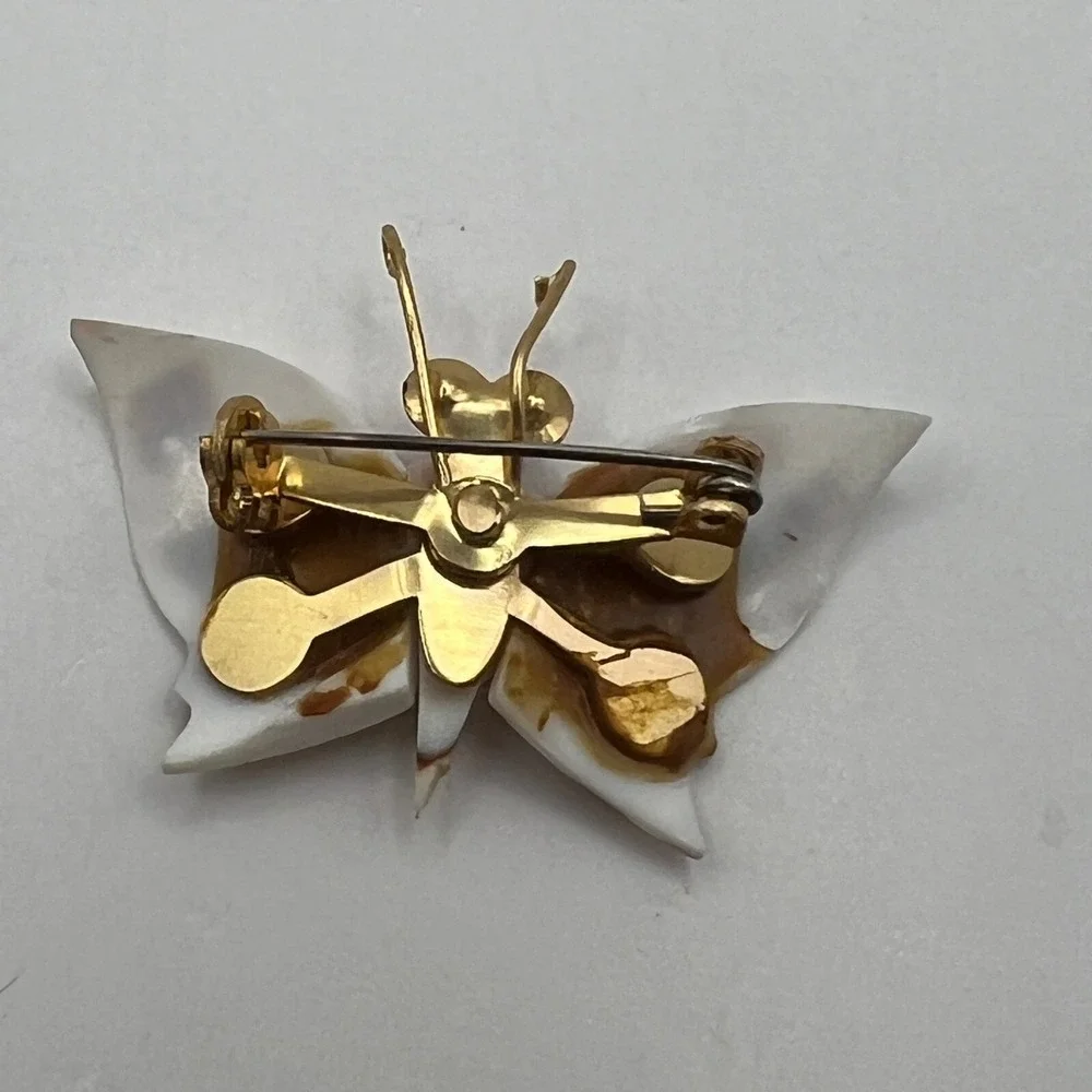 Vintage Shell Butterfly‎ Brooch White Brown Gold Tone Seashell Pin